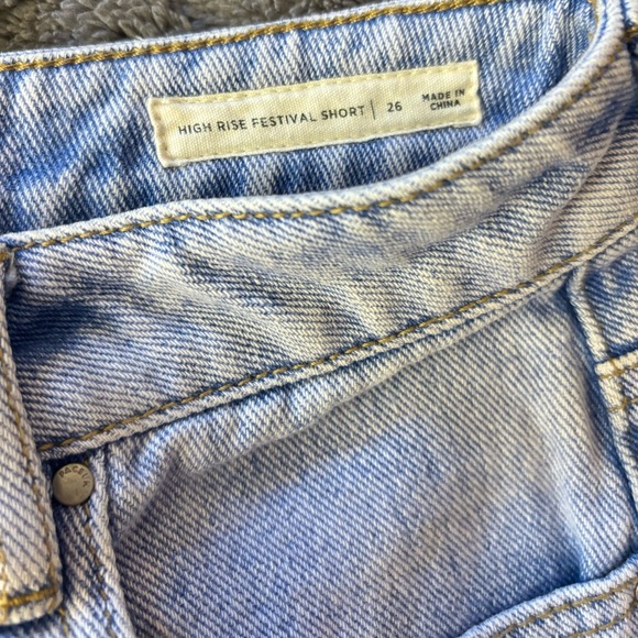 Women’s PacSun High Rise Distressed Jean Shorts - Picture 3 of 4
